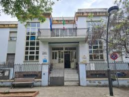 Oggi su LinkOristano. Ancora scontro sul polo unico scolastico a Bosa. Insegnanti e sindaci contestano. Polemiche in Consiglio comunale