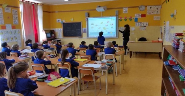 Oggi su L'Unione Sarda. Terralba. Niente più gite. I Docenti si rifiutano.  Clamorosa protesta degli Insegnanti delle Medie